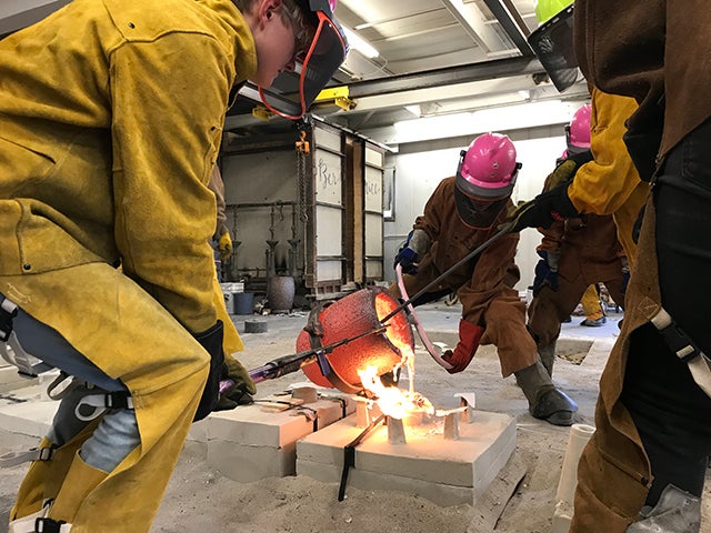 pouring_the_molten_aluminum_into_a_mold.jpg Thumbnail