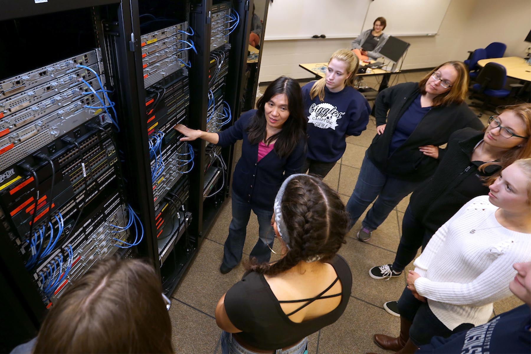 Holly Yuan and students in the computer networking lab