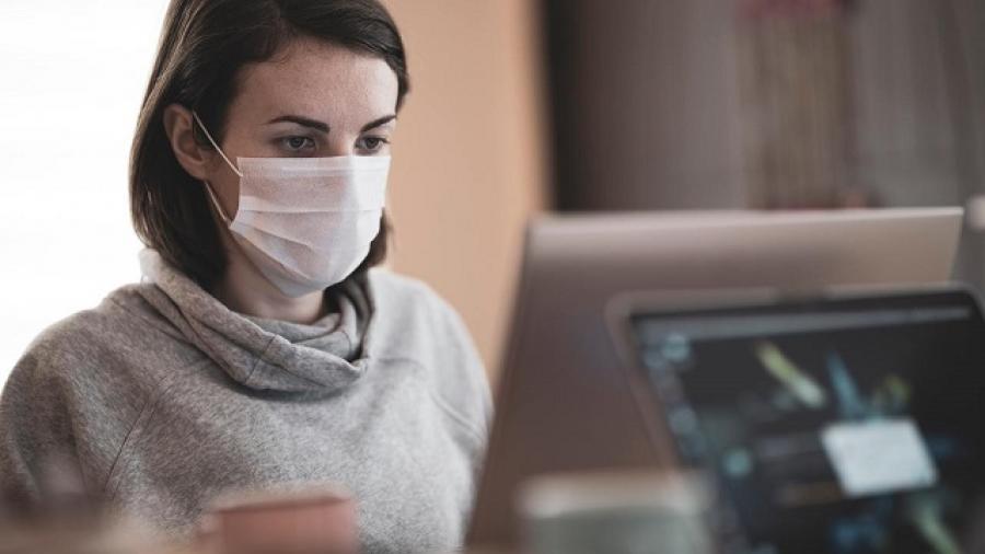 lady in face mask