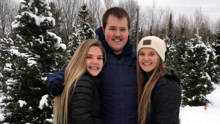 Madison Hansen, right, with her brother, Dayton, and sister, Lexi