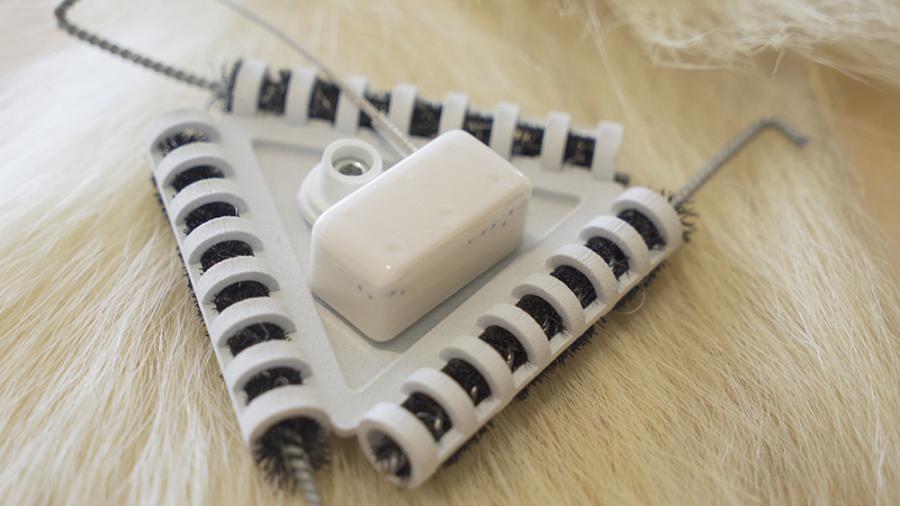 Burr on fur tracking device