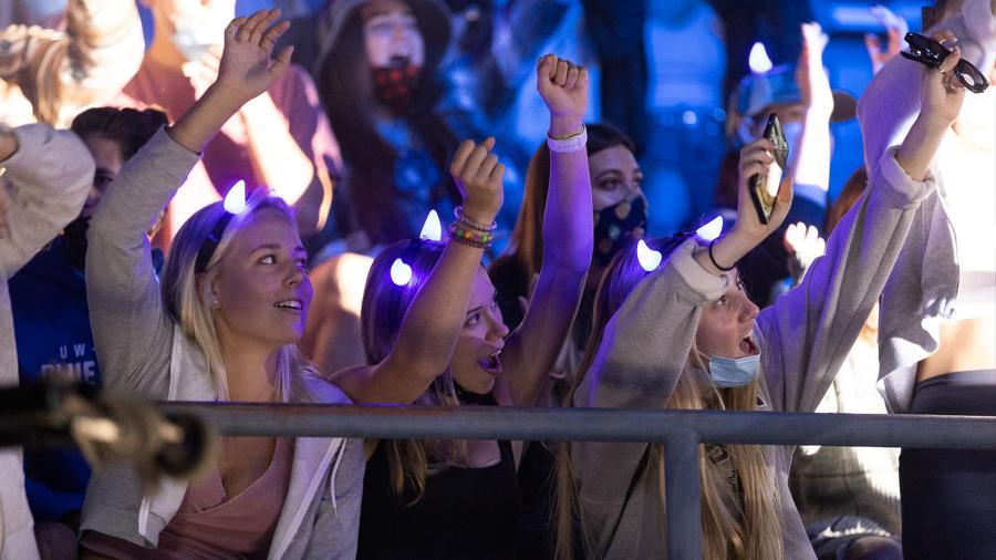 First-year students cheer at Blue Rah kicks off.