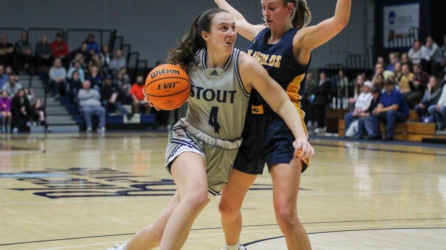 Amanda Giesen drives to the basket against UW-Eau Claire.