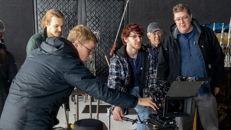 From left, students Nicos Wiard, Robinson Ohman, Evan Rosenberg, staff member Ed Jakober and instructor Colin O’Neill examine a Fisher dolly at Cinequipt.