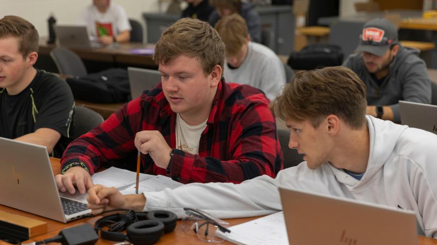 Students in a lab in Jarvis Hall Tech Wing