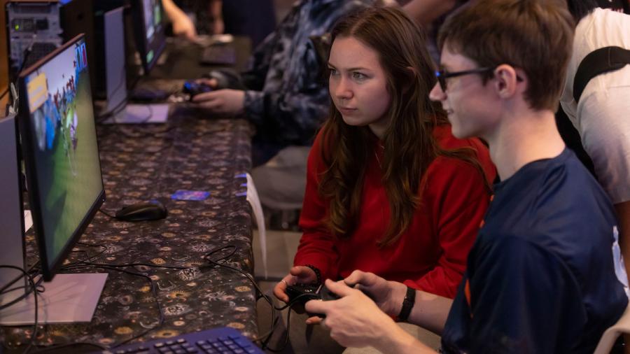 Students playing a game at the Stout Game Expo