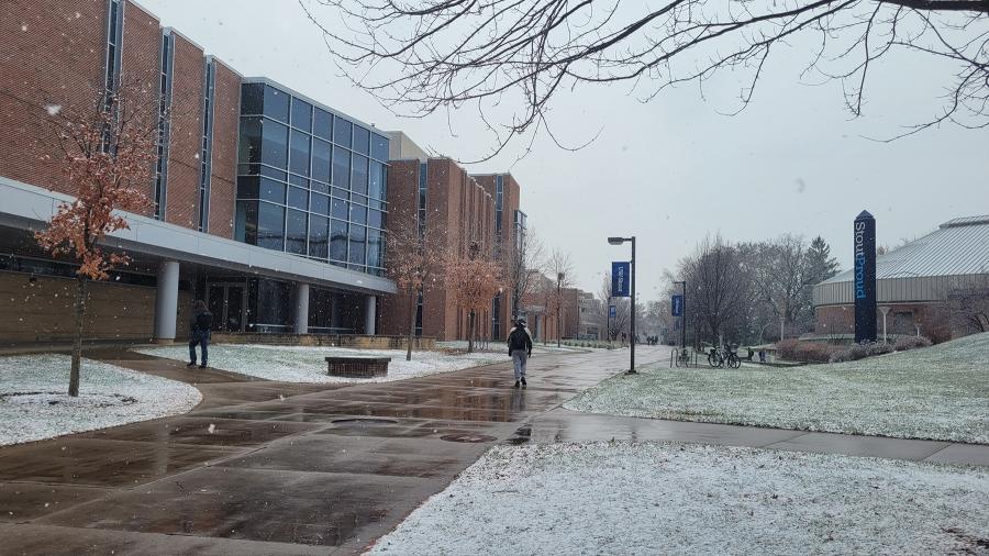 Snow falls on campus near the Jarvis Hall Science Wing