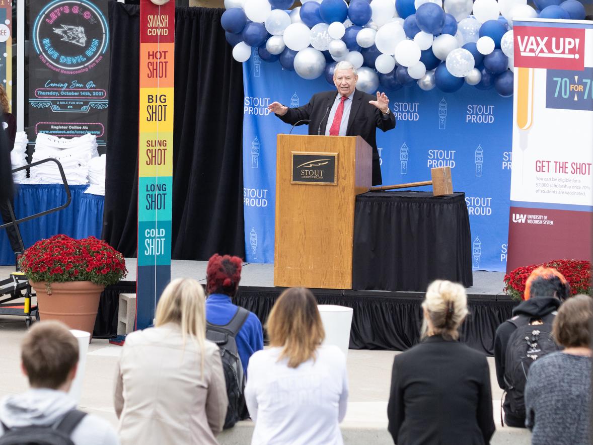 UW System President Thompson helps students celebrate 70% vaccination rate Featured Image