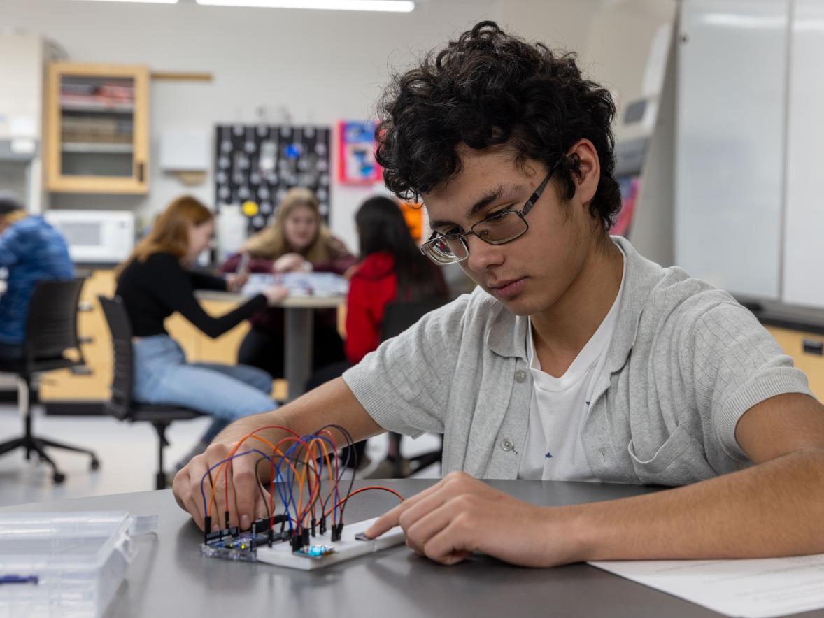 UW-Stout’s STEM Fest welcomes Upward Bound students from six regional high schools Featured Image