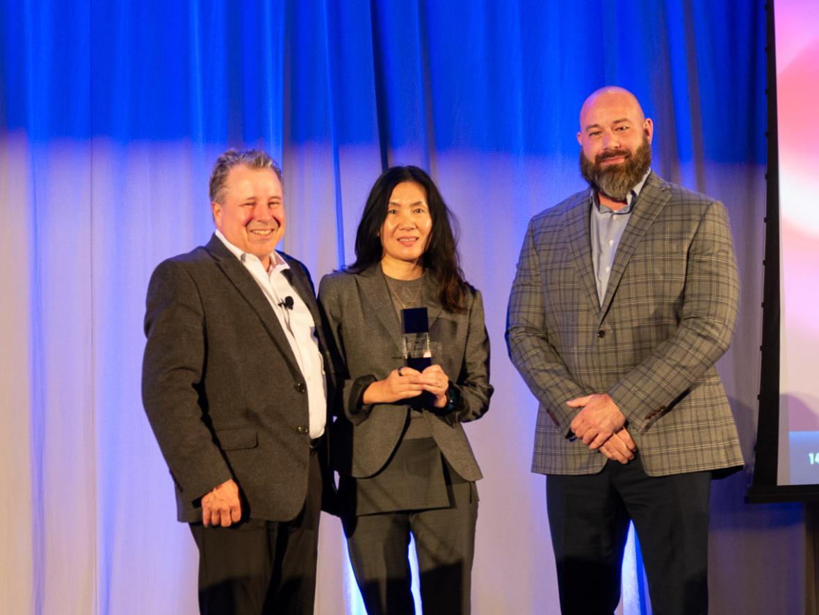 Holly Yuan's Cyber Security Summit leadership award