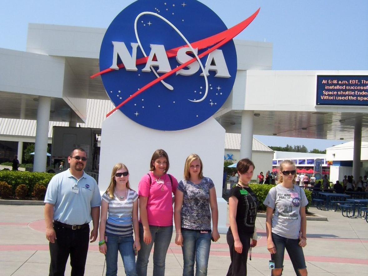 Chris DeLeon with Hudson High students at NASA. 