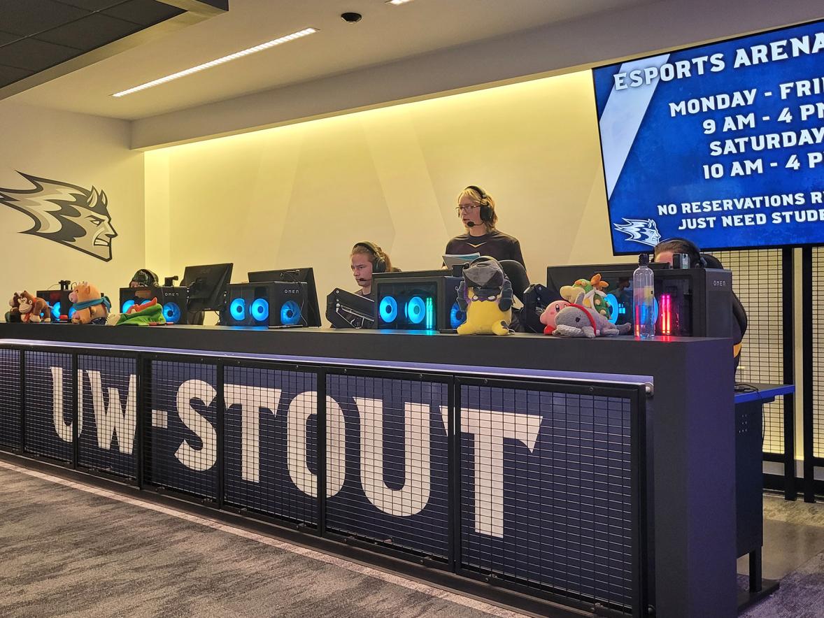 UW-Stout Polytechnic esports student athletes bring their talent to coaching roles at Durand-Arkansaw High School Featured Image