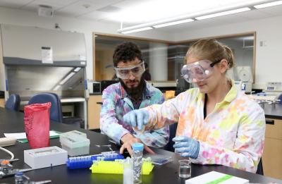 Students in the Biology Lab at UW-Stout.