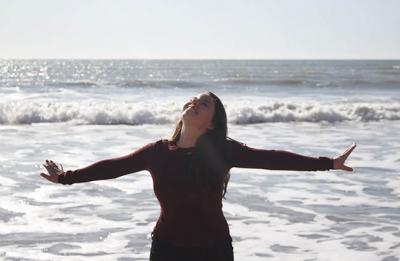 UW-Stout HRTM student Kaylee Harris at the ocean during her study abroad.