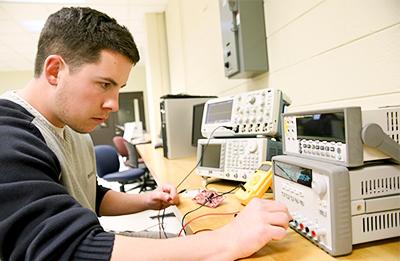 Stout student runs experiment in lab