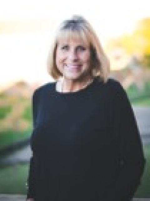 Photo of Leslie Lagerstrom