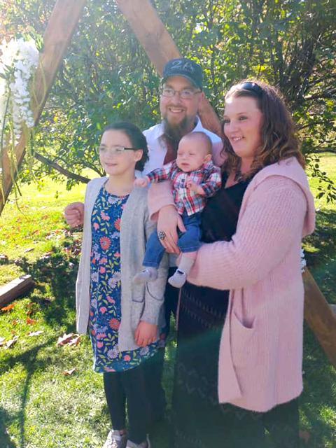 Jessica Bellomy, online psychology student, and her family.