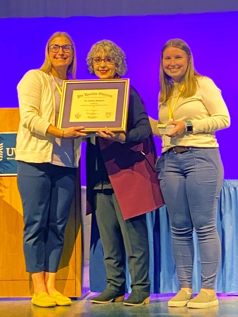 Lindsay Barnhart receives her Phi U adviser award